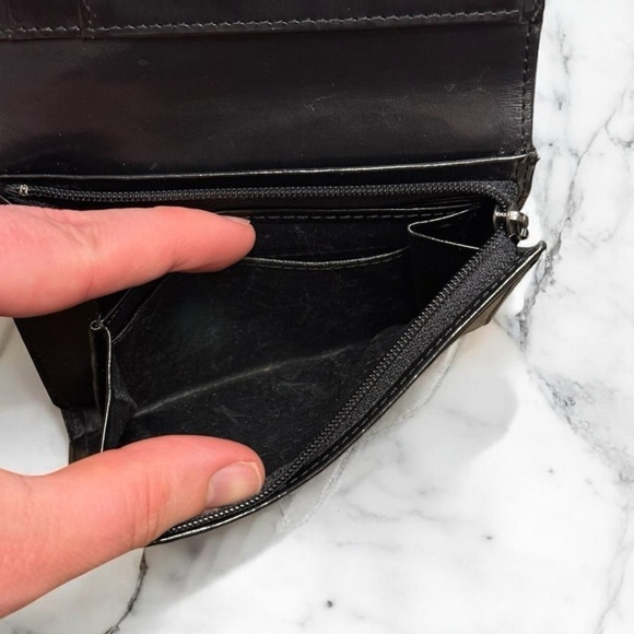 Michael Kors Vintage Black Leather Compact Snap Wallet - Picture 5 of 9